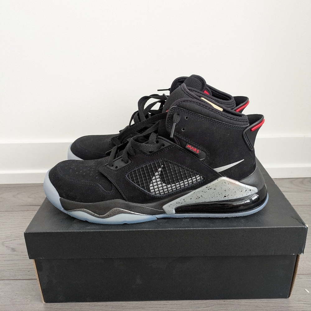 Jordan Mars 270 Sneakers